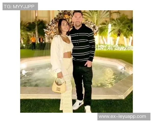 安东内拉分享与梅西温馨合照庆祝圣诞节幸福时刻